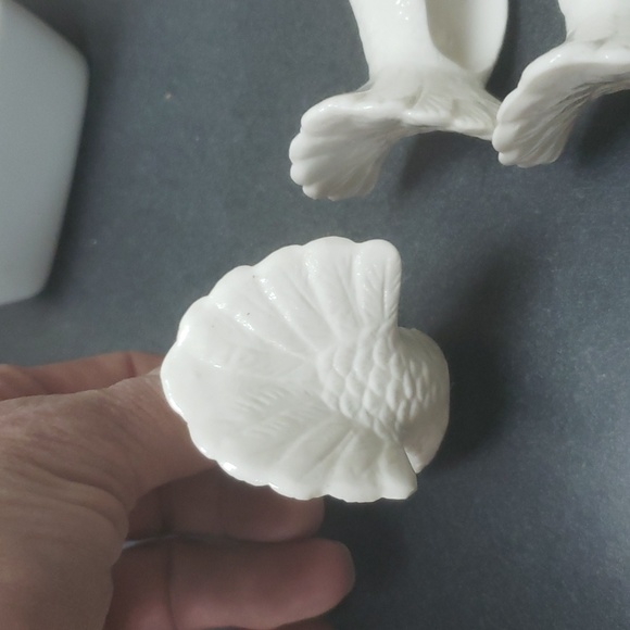 SHAFFORD Design doves China Porcelain Napkin Rings, Set of 4 White Bird of Peace - Picture 3 of 4